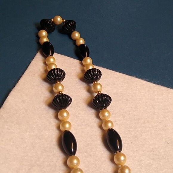 Stylish Black and Cream Beaded Necklace - Picture 4 of 9